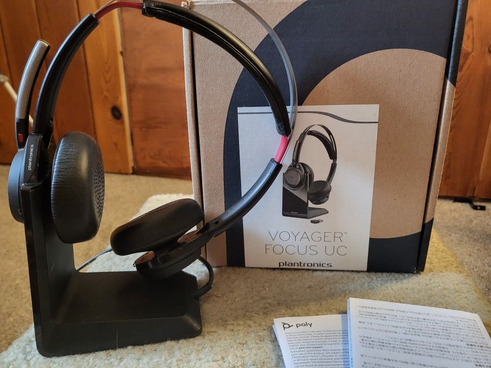 Plantronics Yoyager Focus UC Headset