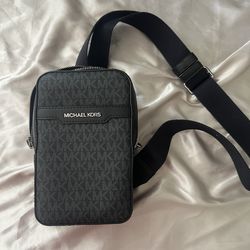 Men’s Michael Kors Sling Pack