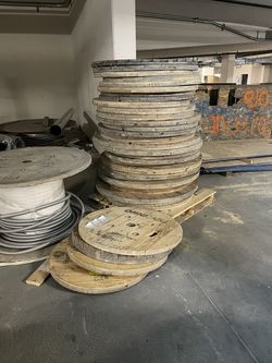 Round wood pieces
