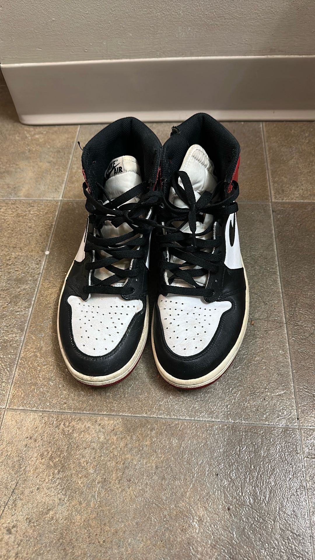 Air Jordan 1 Black toe 2013