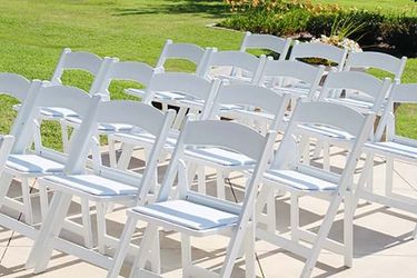 NEW  White Resin Folding Chair: Ideal for Indoor Outdoor Mesas Sillas Para Fiesta Events, Parties, and More