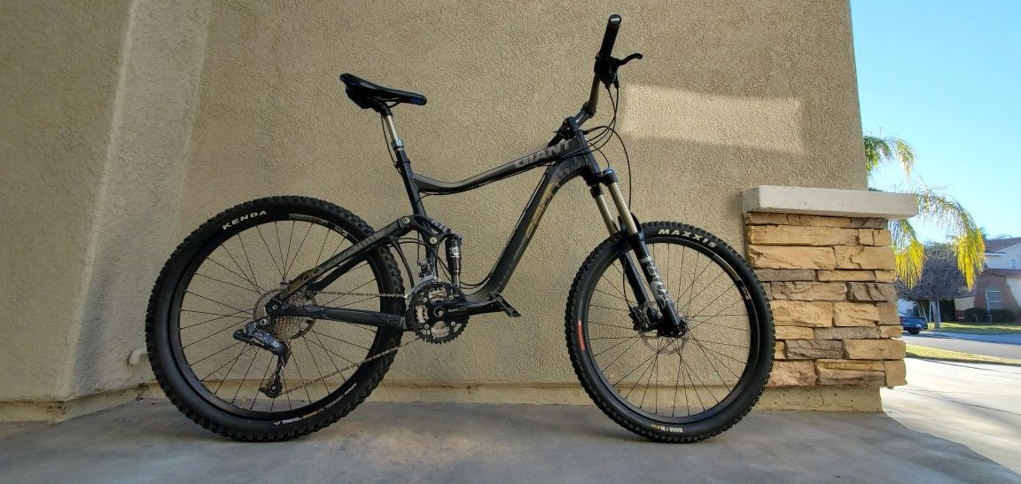 Giant Reign 2 Full Suspension Mountain Bike