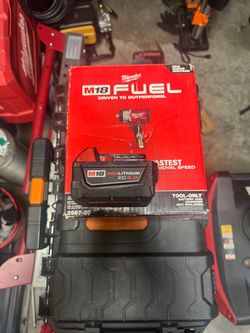 Milwakee m18 fuel 1/2 impact high torque with battery