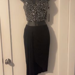 crop top and black skirt/ conjunto negro 