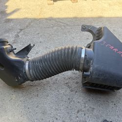 2013 Dodge Caravan Air filter box