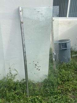 Glass door bathroom 5 pies largo 25 5/8 de ancho