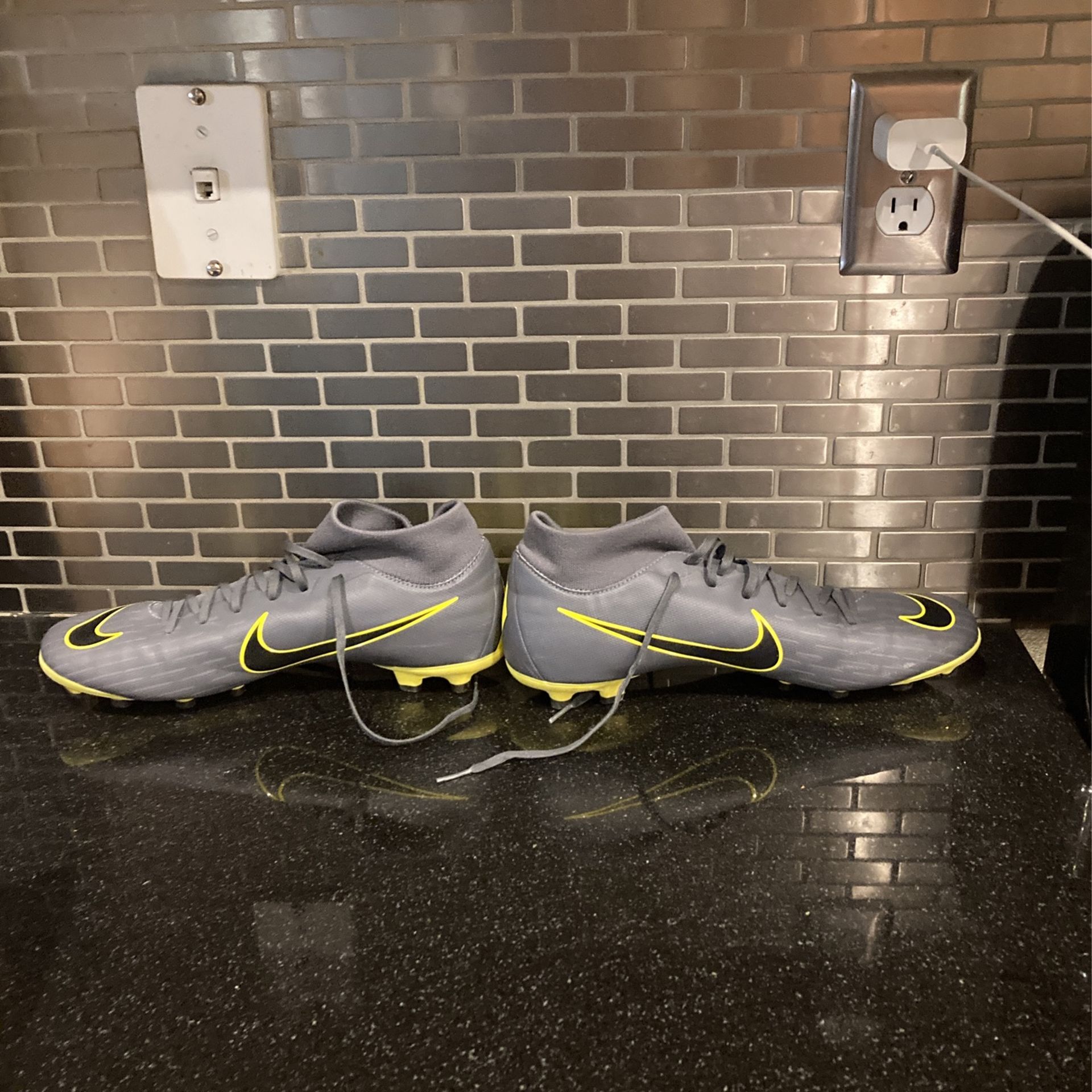 nike soccer cleats size 10.5