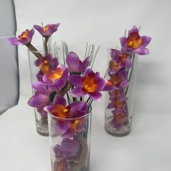3 Artificial Flower Arrangements with a Glass Base .New.