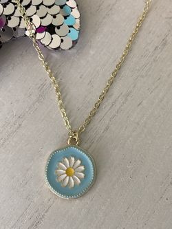 (NEW) White Daisy Flower Enamel Charms Gold Necklace 