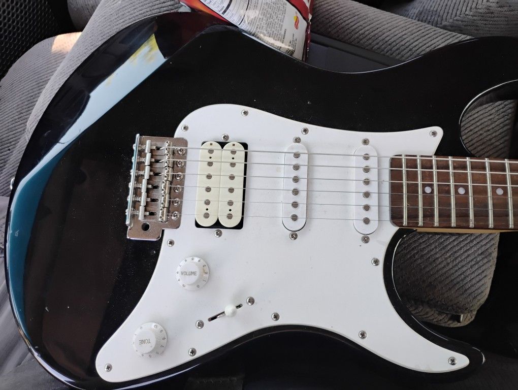 Roland Amp & Yamaha Eg112 Guitar