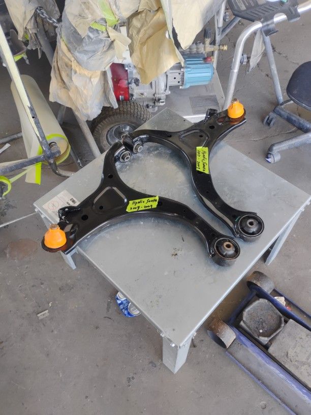 2007 -2009 Hyundai Santa Fe lower control armd brand new