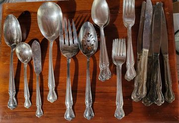 Rogers & Bro International Silver Daybreak Elegant Lady Silverplate, Service For Six