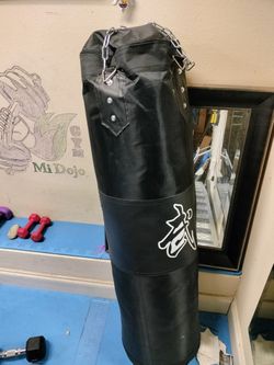 4 Ft By 14-in Boxing Bag With Chain And Ceiling Hook