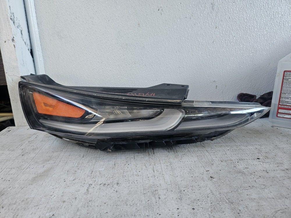 2019 2020 HYUNDAI SANTA FE RIGHT HEADLAMP 208S2000 OEM

