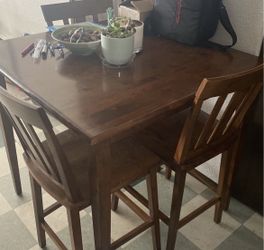 Cute Counter Height Table And Chairs.
