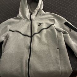 Nike Men’s Fleece Sweater (Small)