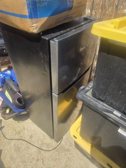 Frigidaire Refer And Freezer