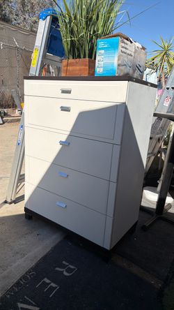 white wood Dresser