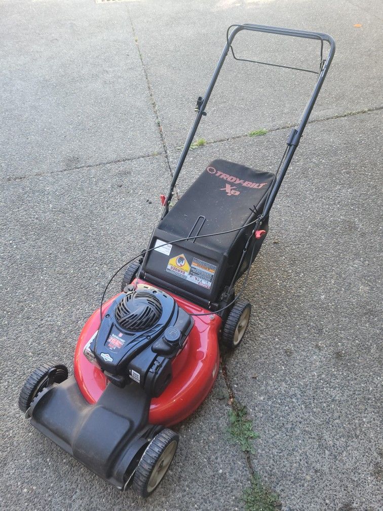 Very Clean 21" Yard Machines FWD Self Propelled Lawn Mower 