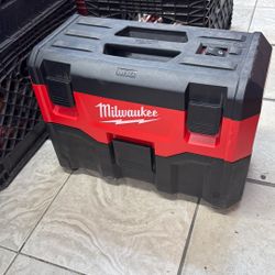 Milwaukee M18 2 Gallon Vacuum 