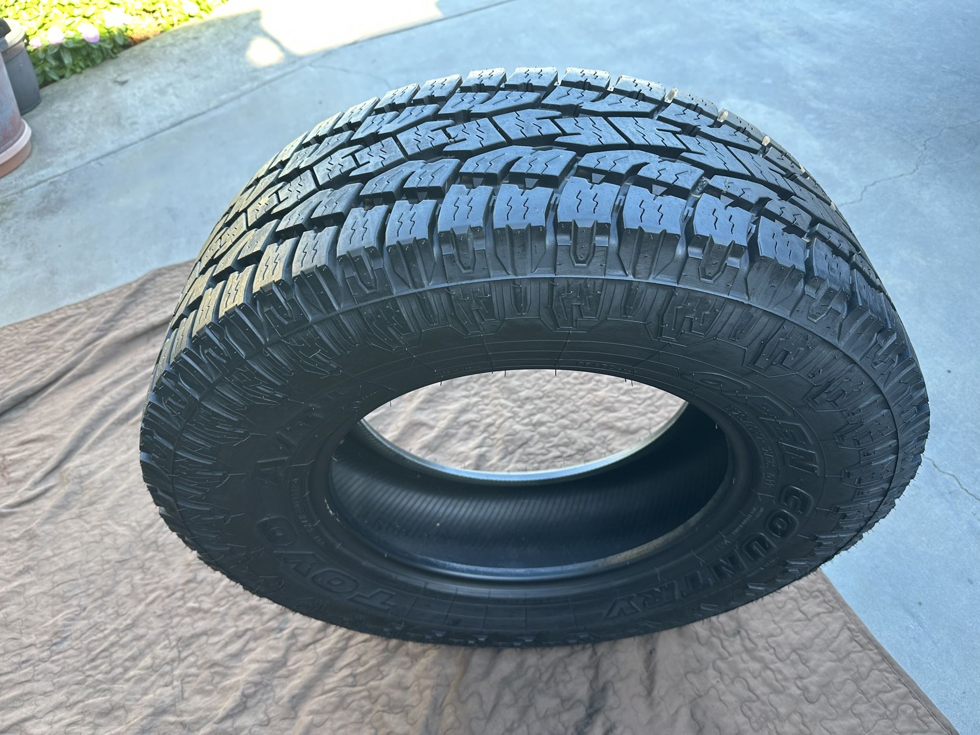 Toyo Open Country Tire LT265/70R17