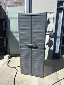 Storage cabinet