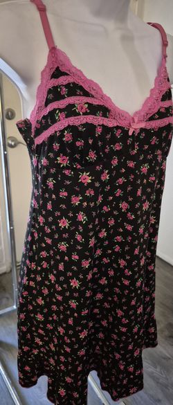 🌸NEW BETSY JOHNSON LINGERIE BLACK & FLORAL..BEAUTIFUL!    SIZE: LARGE🌸 $15!!