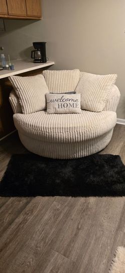 IVORY swivel chair in beautiful condition