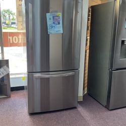 Refrigerator Stainless Steel 33” Inches New Open Box and 1 Year Warranty 