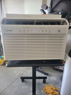 Midea 12000btuWindow Air Conditioner with  heat