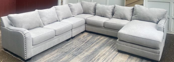 Ashley Furniture Gray 5-Piece Sectional w/chaise