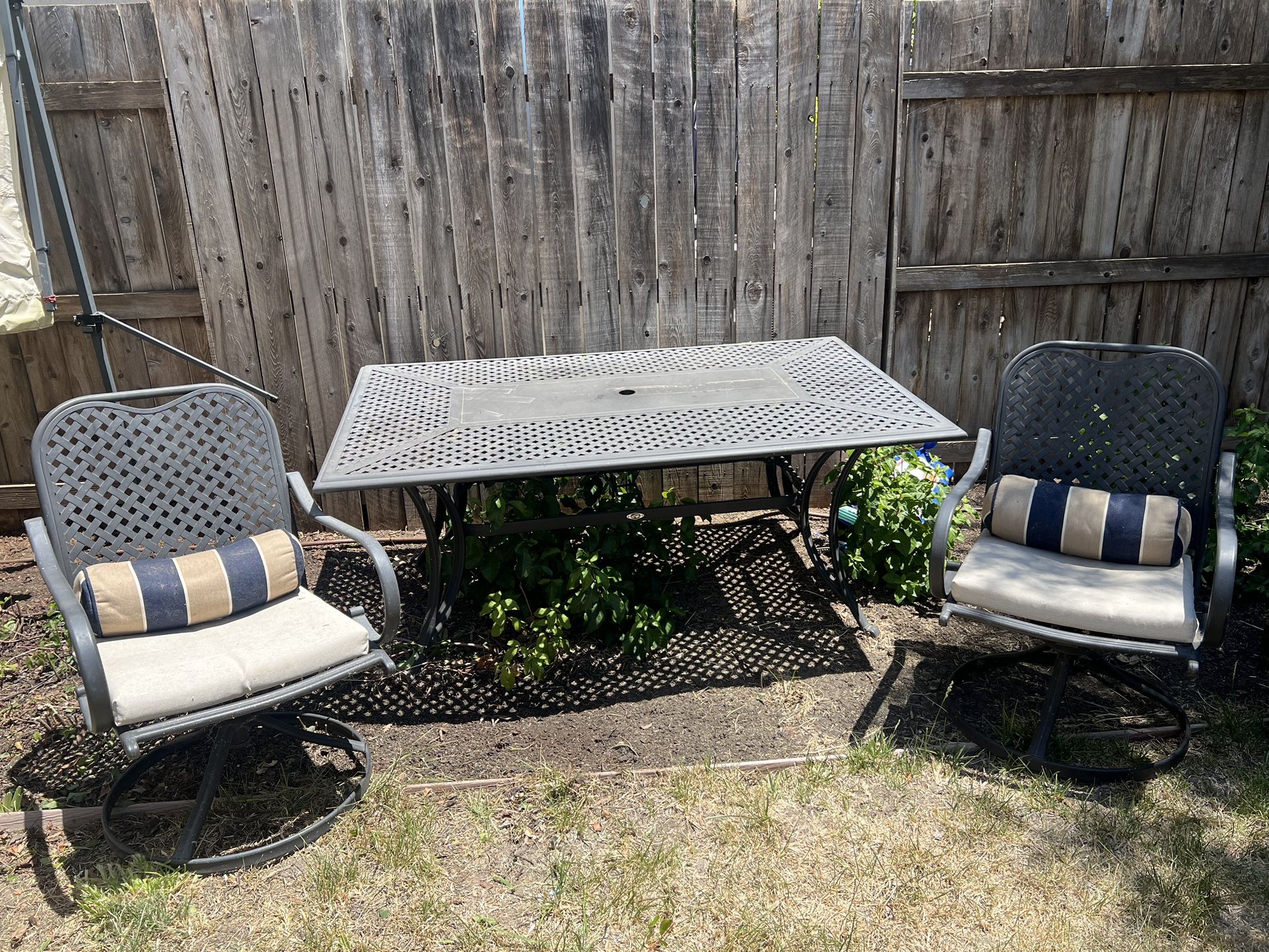 Outdoor Metal Patio Table with 6 Chairs (GOOD CONDITION) - $250