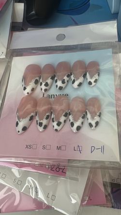 Press on nails