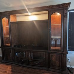 Centro De Entretenimiento De Madera Solita