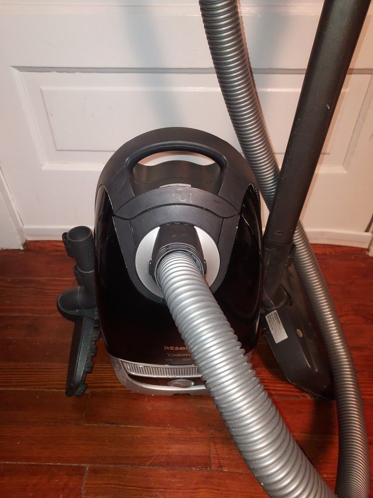 Meile Callisto Vacuum Cleaner Assembly With Hose Assembly Wand Assembly Turbo Nozzle Head Assembly And Bare Floor Parque Brush W/automatic Retractable