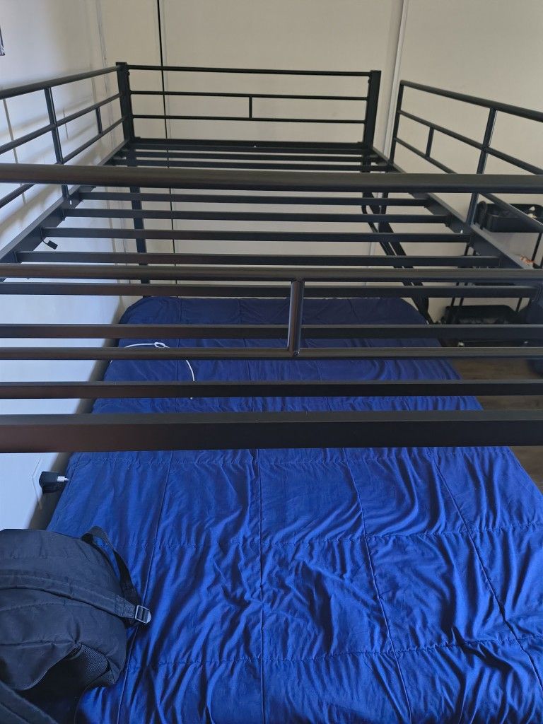 Full/Twin Bunk Bed
