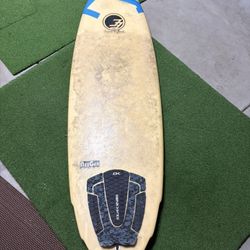 Degree 33 Surfboard 6’2”