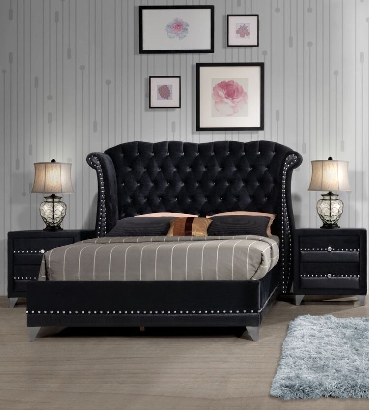 BEAUTIFUL QUEEN SZ BED + 2 NIGHTSTANDS INCLUDED 🔥