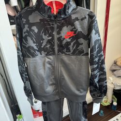 NEW Nike Set For boys 