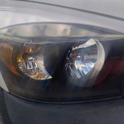 06-08 Dodge Ram 1500 Headlights 