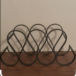 Wine bottle rack