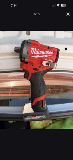 M12 FUEL 12V Lithium-Ion Brushless Cordless Stubby 1/2 in. Impact Wrench w/ high output m12 Battery