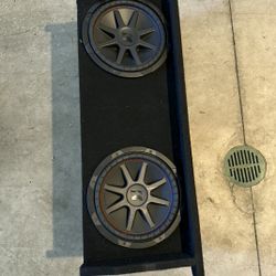 jeep wrangler jk 2 door speaker box and 2 kicker subwoofers 12” comp 
