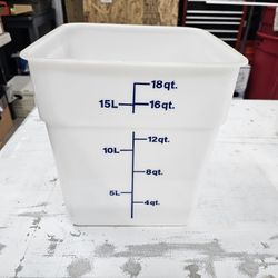 4 = Cambro CamSquares 18qt White Polythene Food Storage Containers