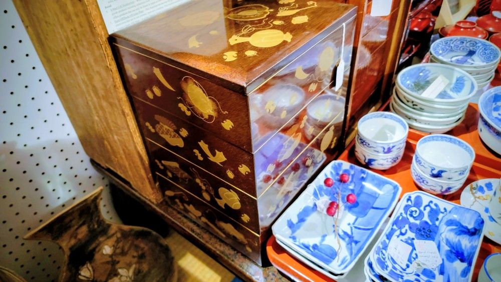 Antique Maki e Jūbako Lacquered 5 Tier Food Box with Storage Case (c. 1810s)