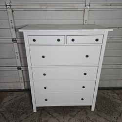 6-Drawer Dresser, Good Conditions 👍, White Color, Measurement: W 42.5" × D 19.5" × H 51.5"