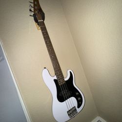 Hondo Short Scale Bass Guitar