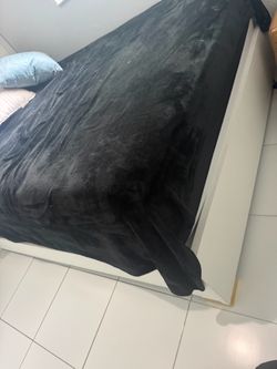 White Platform Bed Frame Queen size with mattress