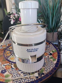 LIKE BRAND NEW HI END JUICER 18 FIRM PAID 239 LOOK MY POST ALOT ITEM TO SEE