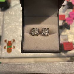 Stud Diamond Earrings 